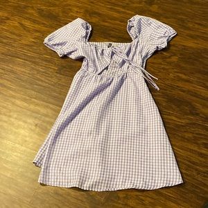 BRAND: H&M SIZE: medium US 8 COLOR: Purple and White